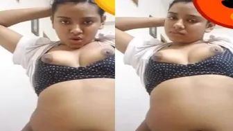 Desi Girl Teasing In Her Bra Straps Down On Live Cam Show