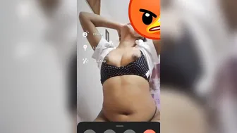 Desi Girl Teasing In Her Bra Straps Down On Live Cam Show