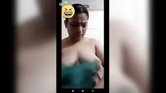Chubby GF Soaking Wet And Naked On Bathroom Video