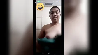 Chubby GF Soaking Wet And Naked On Bathroom Video