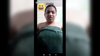Chubby GF Soaking Wet And Naked On Bathroom Video