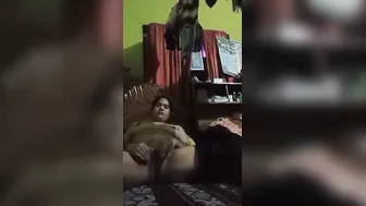 Divorced Bhabhi Playing With Herself Desperately Needing Cock
