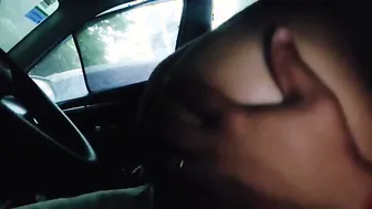 GF Giving Roadside Blowjob In The Car During Daylight