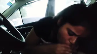 GF Giving Roadside Blowjob In The Car During Daylight