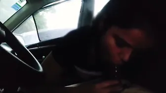 GF Giving Roadside Blowjob In The Car During Daylight