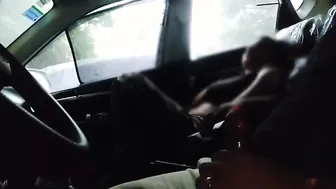 GF Giving Roadside Blowjob In The Car During Daylight