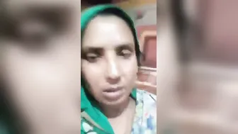 Unsatisfied Mature Aunty Exposing Her Nude Body Craving For Cock