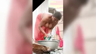 Desi Bhabhi Showing Off Her Hanging Tits While Bathing At Home