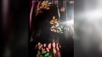 Mature Aunty Peeling Off Her Saree Revealing Huge Ass And Curves