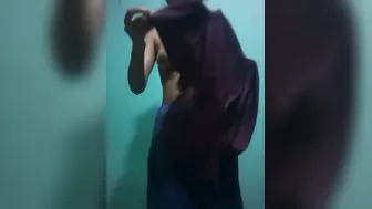 Slim Tamil Babe Going Topless And Stripping Naked In Home Footage