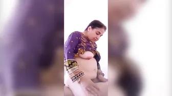 Bhabhi Riding Dick Hard Giving Thumbs Up While Getting Fucked