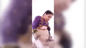 Bhabhi Riding Dick Hard Giving Thumbs Up While Getting Fucked