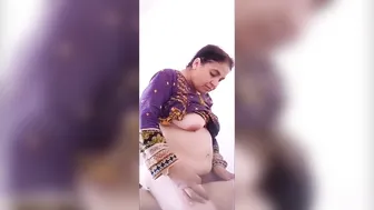 Bhabhi Riding Dick Hard Giving Thumbs Up While Getting Fucked