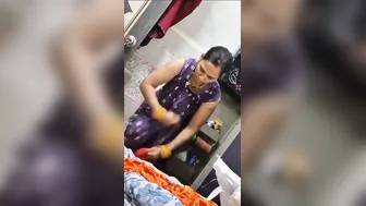 Bhabhi Changing Panties Showing Boobs In Sleeveless Blouse