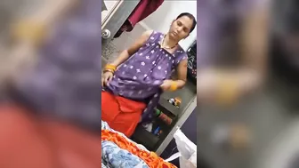 Bhabhi Changing Panties Showing Boobs In Sleeveless Blouse