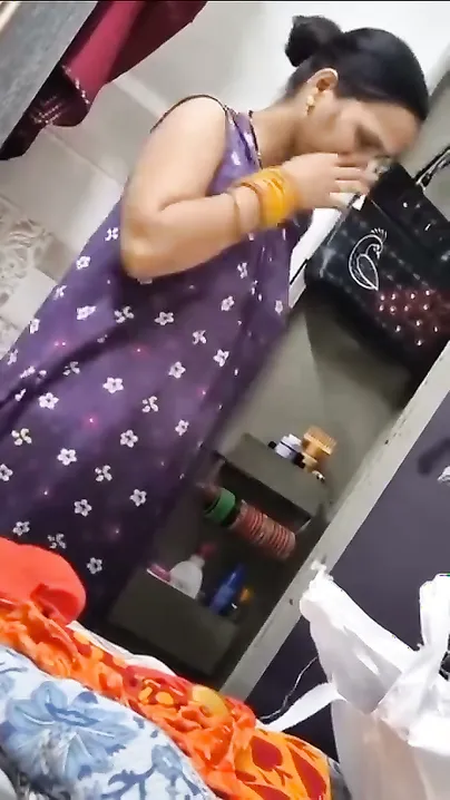 Bhabhi Changing Panties Showing Boobs In Sleeveless Blouse