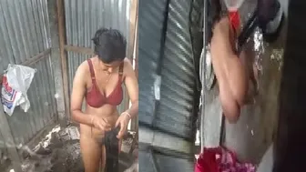 Wife Soaping Up Her Thick Ass While Hubby Records Bath Secretly