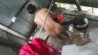 Wife Soaping Up Her Thick Ass While Hubby Records Bath Secretly