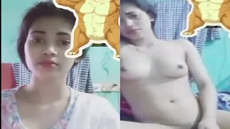 GF Using Veggie To Pleasure Herself During Video Call