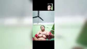 Mature Bhabhi Exposing Her Big Milky Breasts On Video Call