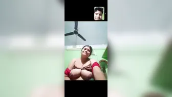Mature Bhabhi Exposing Her Big Milky Breasts On Video Call