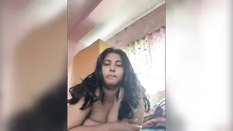 Horny Indian Babe Fingering Her Wet Pussy Completely Naked