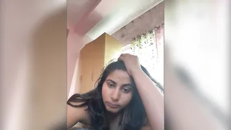 Horny Indian Babe Fingering Her Wet Pussy Completely Naked