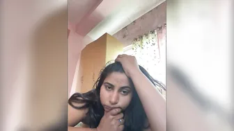 Horny Indian Babe Fingering Her Wet Pussy Completely Naked