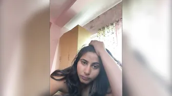 Horny Indian Babe Fingering Her Wet Pussy Completely Naked
