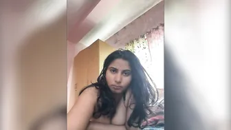 Horny Indian Babe Fingering Her Wet Pussy Completely Naked
