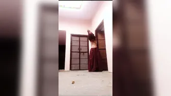 Village Bhabhi Getting Naked On Video Showing Off For Lover