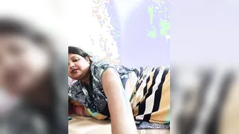 Married Bhabhi Stripping Live Showing Her Wet Pussy On Webcam