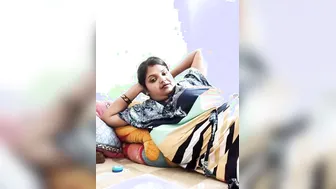 Married Bhabhi Stripping Live Showing Her Wet Pussy On Webcam