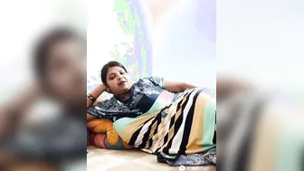 Married Bhabhi Stripping Live Showing Her Wet Pussy On Webcam