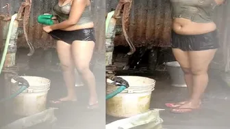 Chubby Bhabhi Bathing Naked Wearing See Through Wet Top At Home