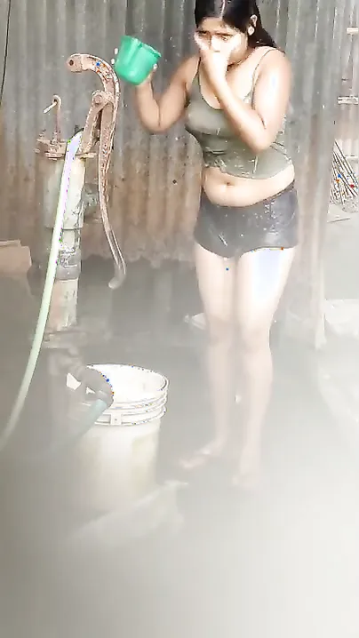 Chubby Bhabhi Bathing Naked Wearing See Through Wet Top At Home