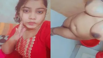 Chubby Babe Showing Naked Ass And Massive Boobs To Boyfriend