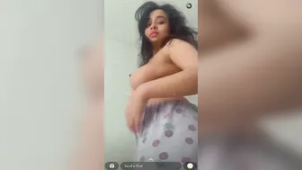 Busty Indian Babe Making Nude Selfie Exposing Her Big Assets