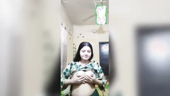 Smiling Curvy Babe Stripping Naked Showing Her Tits On Paid Cam