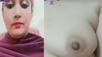 Sexy Wife Showing Big Boobs On Video Chat App For Viewers