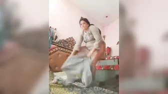 Married Woman In Black Bra Showing Her Pussy And Ass On Camera