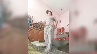 Married Woman In Black Bra Showing Her Pussy And Ass On Camera