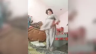 Married Woman In Black Bra Showing Her Pussy And Ass On Camera