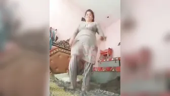 Married Woman In Black Bra Showing Her Pussy And Ass On Camera