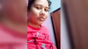 Busty Married Woman Revealing Her Huge Natural Boobs For Camera