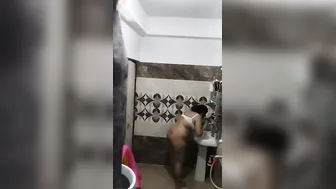 Mature Aunty In Bra Teasing Pussy Before Taking Her Bath Today