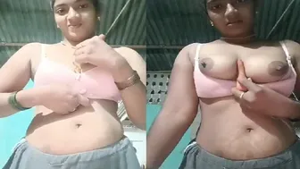 Tamil GF Using Carrot To Pleasure Herself On Camera