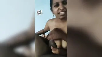 My Naked GF Giving Me Head And Letting Me Grope Her
