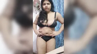 Bengali Dancing Babe Making Her Huge Boobs Bounce For Camera