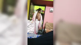 Desi Aunty Wearing Saree Teasing Me Without Blouse On Camera